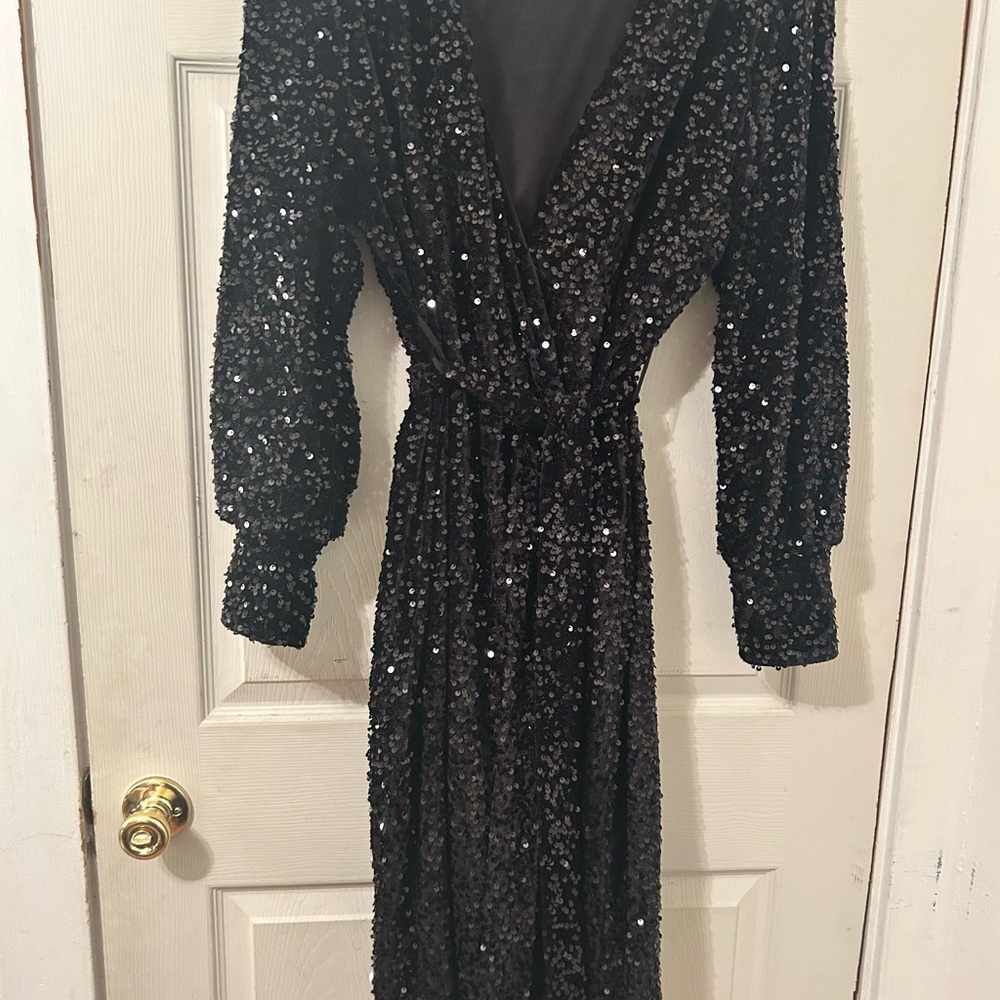 Boohoo Black Sequin Velvet Midi Wrap Dress - Picture 3 of 6